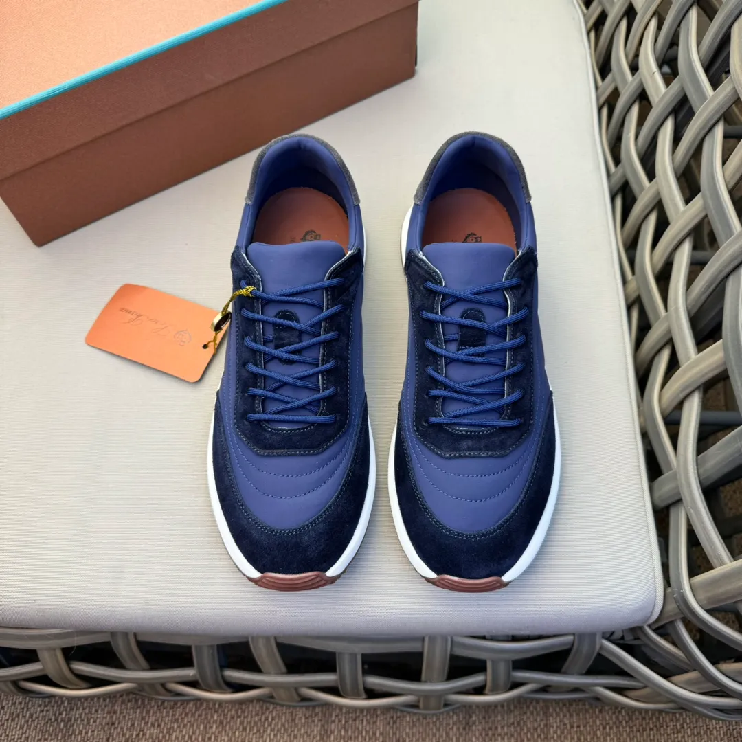 Factory price: 460💰Loro men's shoes💰iana WeekendWalk men's waterproof sports shoes! Waterproof canvas warm men's shoes, the lightest L men's shoes in history 💰jogging shoes, the upper is made of Wind microfiber with StormSystem® waterproof and windproof treatment and goatskin, which is waterproof and warm. There will be a little wrinkle on the upper, which is normal because the waterproof fabric is very soft and the exquisite carving is very challenging. Craftsmanship and lathe workmanship, the lining is made of cloth for a warmer and more comfortable fit, and the Kummel-colored rubber outsole is made of lightweight material: this structure ensures proper weight distribution during walking, improves shock absorption and rebound, enhances grip and stability, and the eyelets and upper back of the shoe are embellished with light and very comfortable shoes! Packed in the original box at the counter, multiple colors available! Size: 39-40-41-42-43-44 45 standard leather shoe size